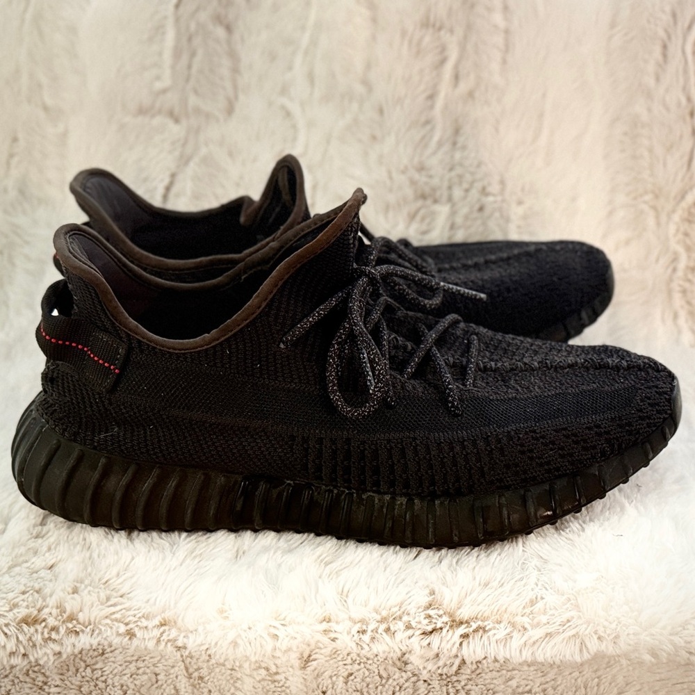 adidas Yeezy Boost 350 V2
Black (Non-Reflective) MENS US SZ 12